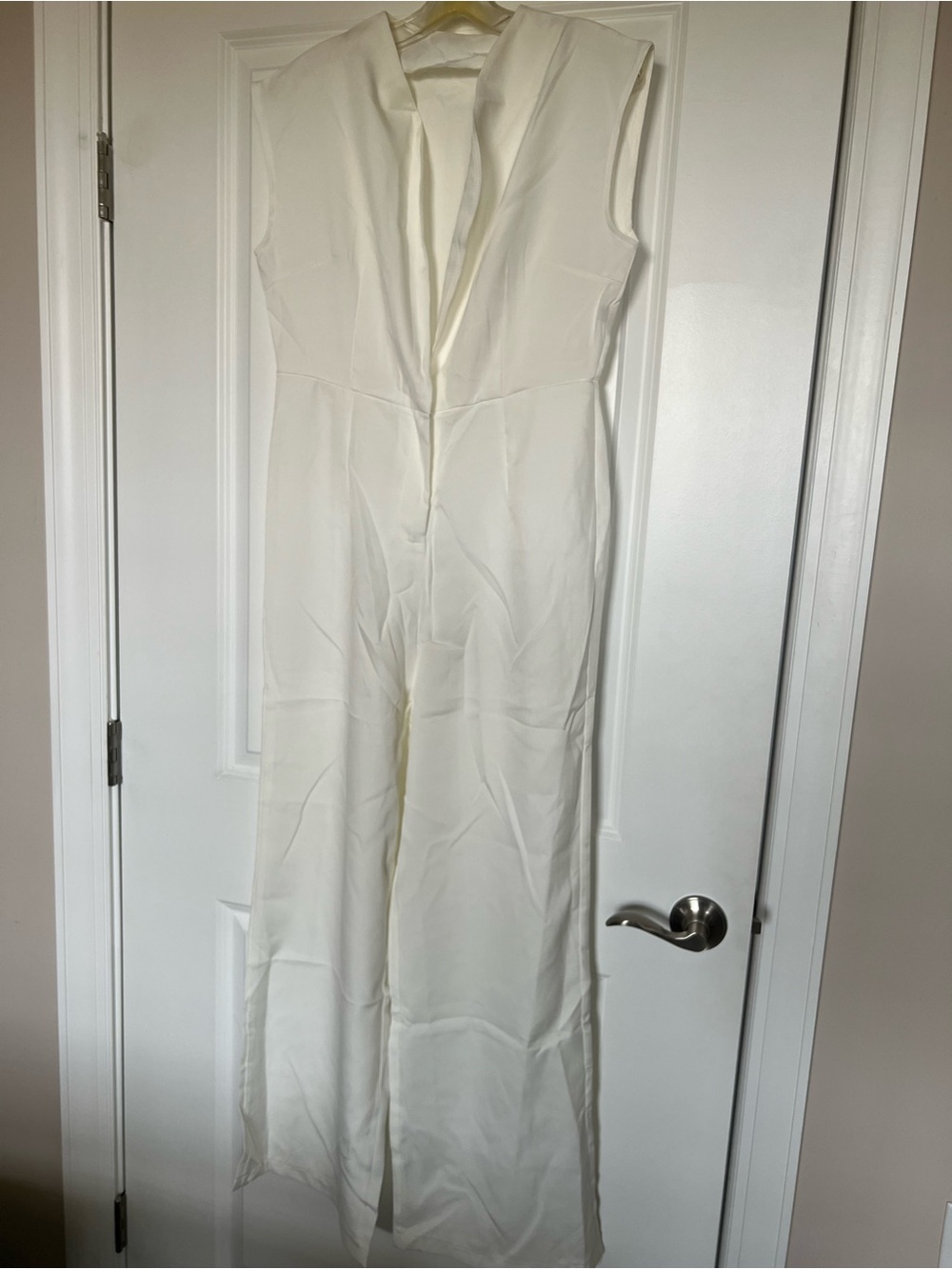 Elegant Sleeveless White Jumpsuit